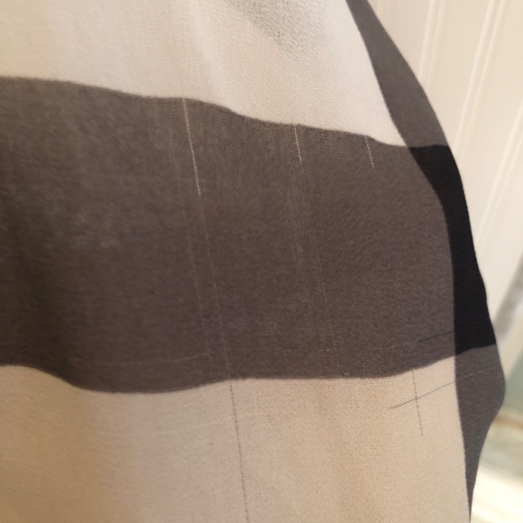 Silk Burberry Lined Small Blouse - Picture 4 of 7